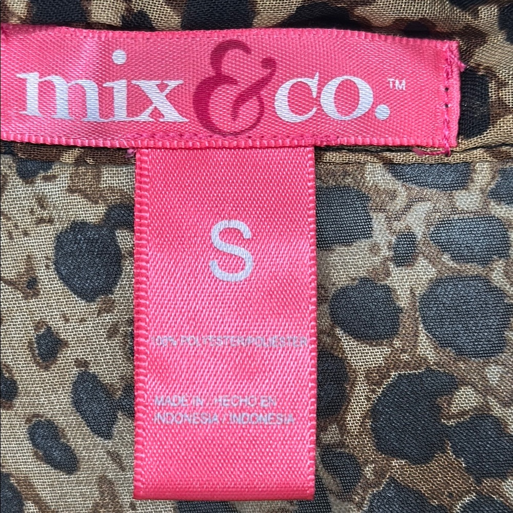 Chic Leopard Print Blouse - image 7